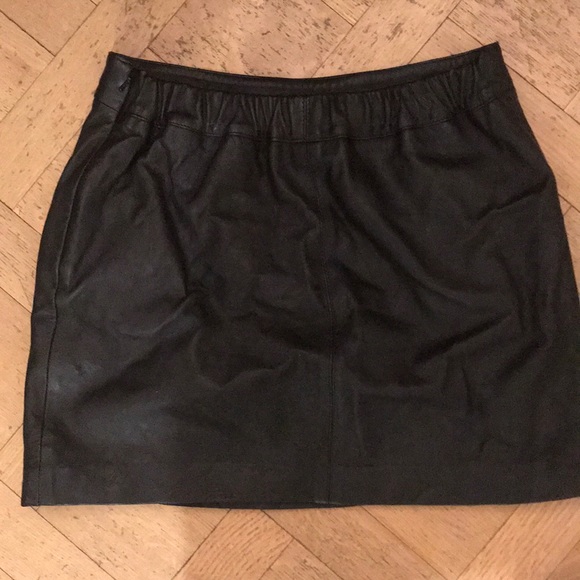 Zara leather mini skirt - Picture 2 of 3